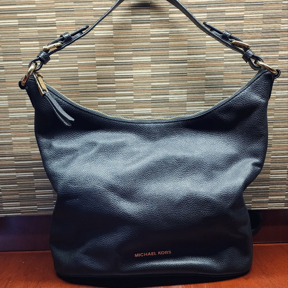 MichaelKorsLarge BlackLeather    HoboShoulderBag.GoldHardware. BlackInterior.EUC